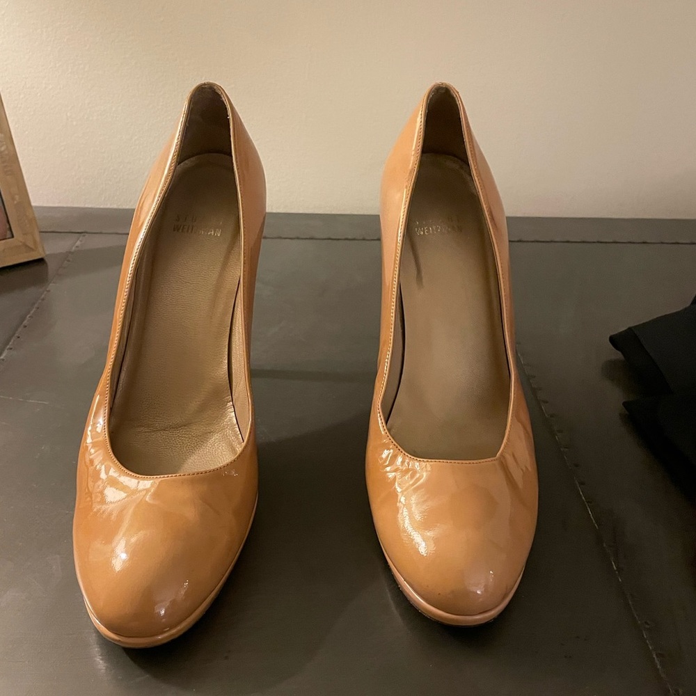 Stuart Weitzman Nude 4.5” Patent Leather Pumps 10 - Picture 2 of 12